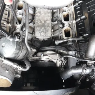 2013 Land Rover, LR4
Water pump, thermostat and hoses Re po air
6612418581