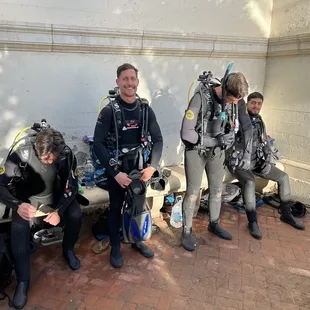 Students getting ready for their advanced diving certs in Catalina Island