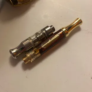 The brown cartridge is clearly fake and currently giving me the biggest headache