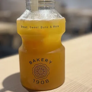 The grapefruit lemonade tea is everything. Got it with 50% sugar and still pretty sweet.