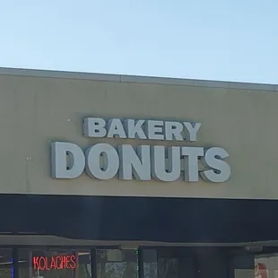 the front of a bakery