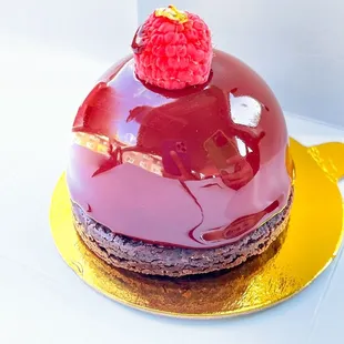 Raspberry mousse cake