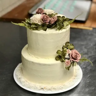 Made-to-Order Wedding Cake: Mocha &amp; Vanilla Cake with Buttercream
