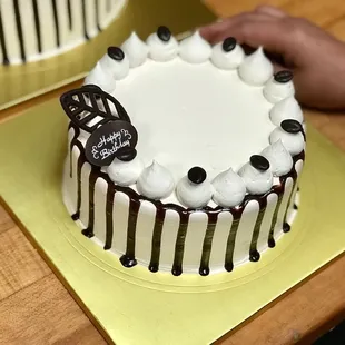 Fresh Mocha Cream Cake (Available sizes: Large, Small)