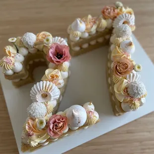 Small size number cake in the flavor cereal milk!