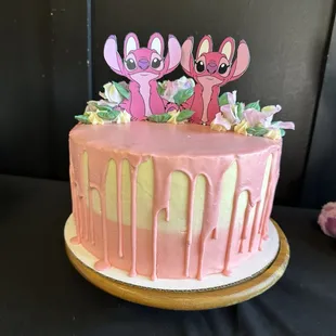 The finished product, beautifully decorated.