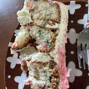 Over baked and dry cake with no strawberry compote filling