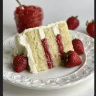 Example of a cake with strawberry compote filling