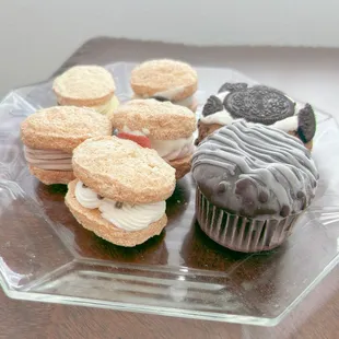 Dacquoise, cup brownie, smoke oreo cookie