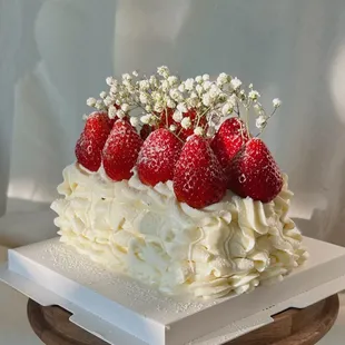 Flower berry dacquoise cake(no.2)