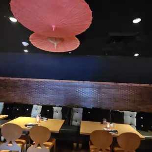 sushi and sashimi, interior