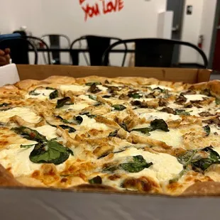 Mushroom Popeye $23.99 - no sauce, ricotta, grilled chicken, spinach, mushroom, roasted garlic, romano, EVOO.