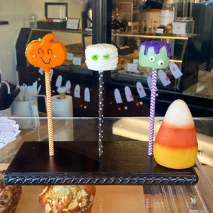 SEASONAL Halloween Cake Pops (Vanilla Cake with a White Chocolate Icing)