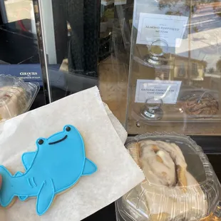 Cinnamon roll &amp; shark sugar cookie