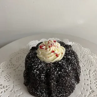 SEASONAL Devil's Food Mini Bundt Cake