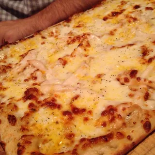 Chicken and Roasted Garlic Pizza