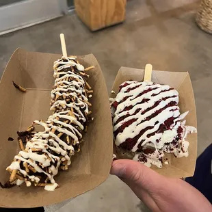 Dark chocolate banana with pretzels, nuts and marshmallow. Ice cream with semisweet, Oreo, red velvet and marshmallow