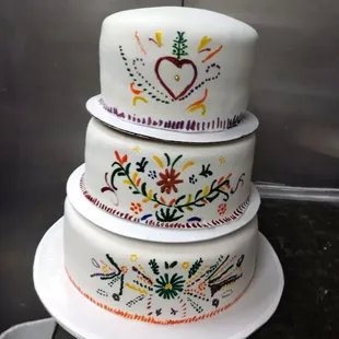 A FOUNDANT ART CAKE for a wedding only at BALCÁZAR BAKERY