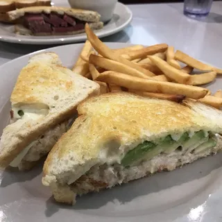 GRILLED CRAB AND SHRIMP SANDWICH