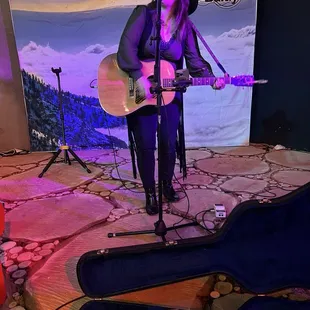 Great live music!!! Love this artist!!