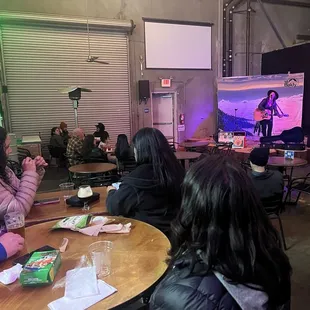 Live music, great ambience, plenty of seating