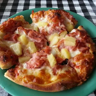 Outstanding ham &amp; pineapple personal pizza w/ great sauce &amp; buttery crunchy crust. My kid loved her cheese pizza. Great prices!
