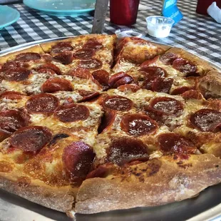 Large pepperoni pizza