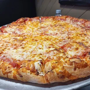 a large cheese pizza