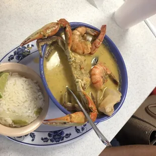 Mariscada  Sopa de marisco con coco (Fines de semana)  Seafood soup served on weekends