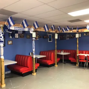 El restaurante por dentro  Inside of Resturant