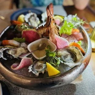 Chilled seafood plate