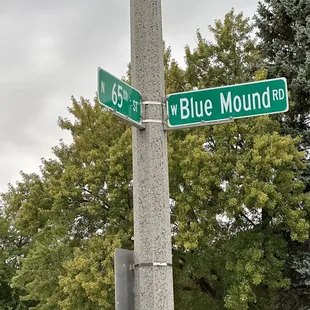 A street sign telling you location