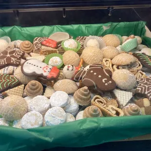 This is the extra large holiday cookie tray.