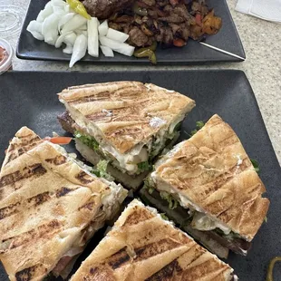 Pljeskavica (bottom), Balkan Mix (top)