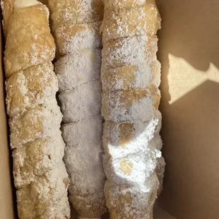 Cream rolls