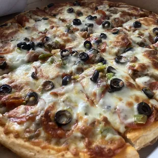 Medium Ballpark pizza