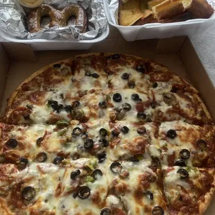 Medium ballpark pizza with sides of plain garlic bread &amp; pretzel w cheese