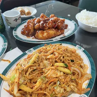 Vegetable Chow Mein and General Tao&apos;s Chicken