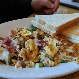 Corned Beef Scramble ($10.95) - 3.5 stars. Not bad, a classic. Mon brunch 2018-05-28 (Memorial Day)