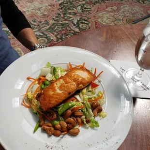 Grilled Salmon Salad