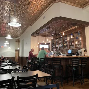 Dining area &amp; bar