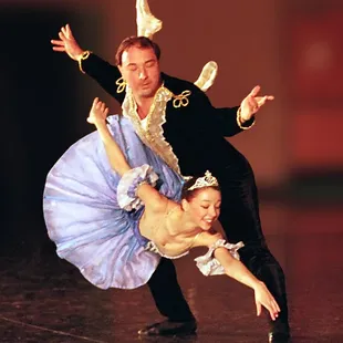 Grand Pas de Deux, Nutcracker School Tour 2009