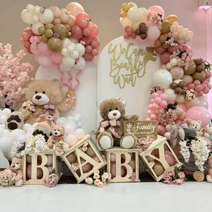 Baby showers have come a long way with this beautiful theme!  We can bearly wait   Balloon it!