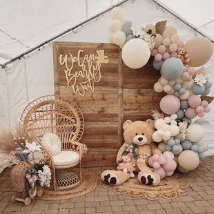 Beautiful color combo in this photo backdrop!  Balloon it!