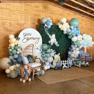 Winnie the Pooh themed Baby Shower!  Our fave!  Balloon it!