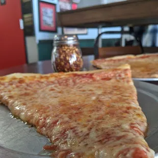 With slices this huge, you know you&apos;re gonna burn your mouth