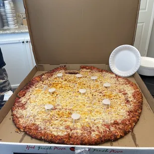 Party size pizza! Cheese one is so good!!