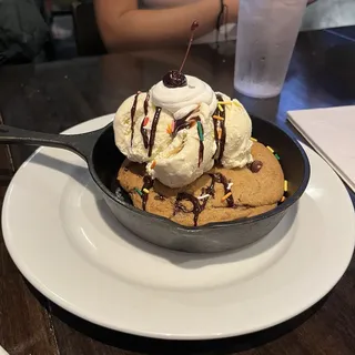 Cookie Skillet Sundae