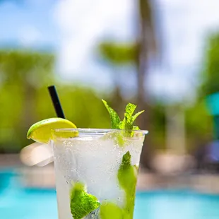 a mojit with lime and mint