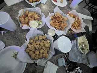 The Apple Lounge & Grill